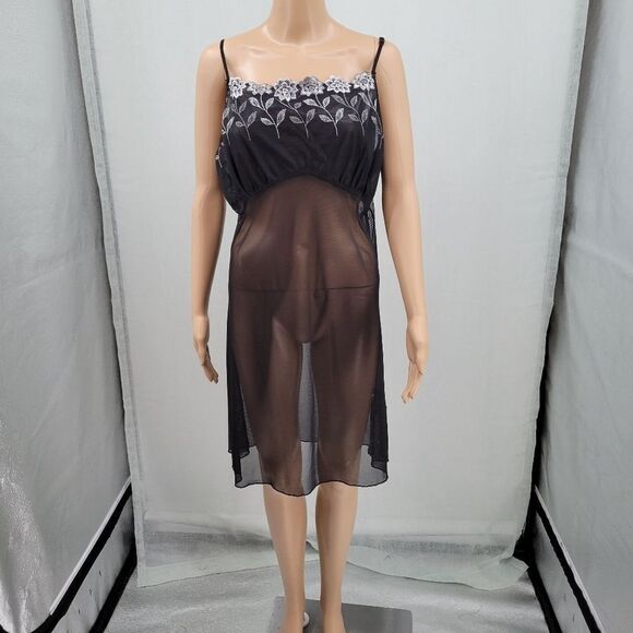 Donna L'oren Y2K Sheer Black Chemise with Gray Scale Floral Details - Picture 2 of 14